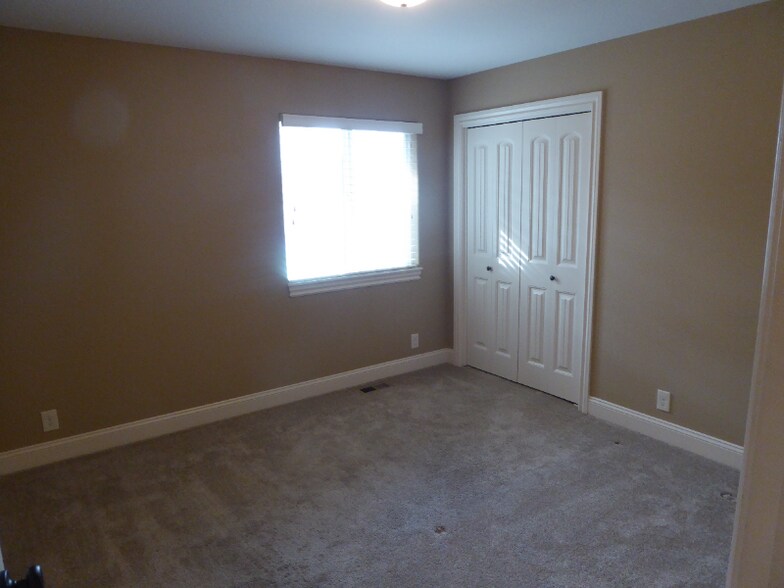 Building Photo - 5912 N Millsboro St