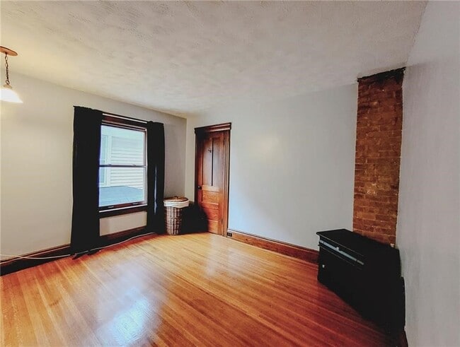Building Photo - 44 Elmhurst St