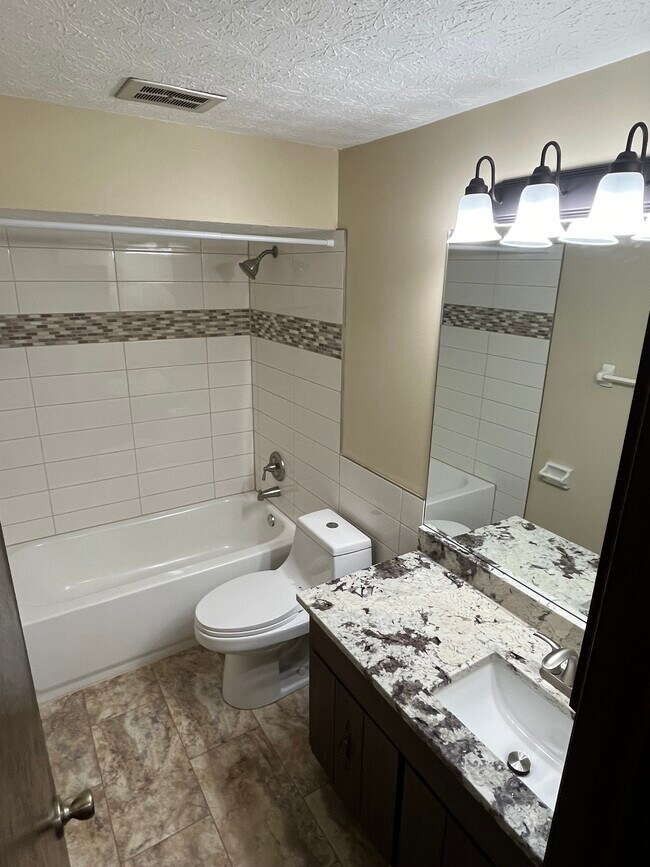 Full Bath - 3197 Cedar Grove Pl S