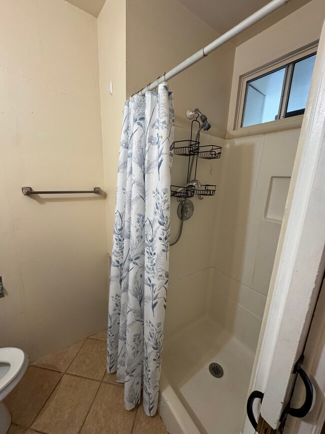 Building Photo - Charming Westside ADU with Private Backyard