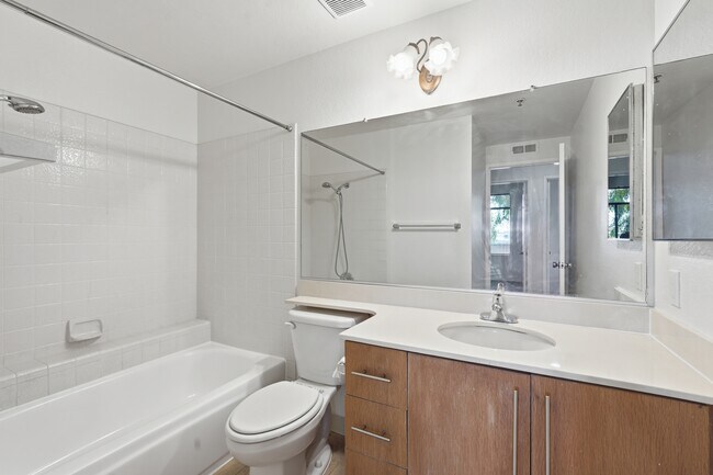 Building Photo - 2559 Plaza del Amo