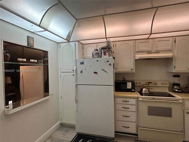 Building Photo - 8962 S Hollybrook Blvd