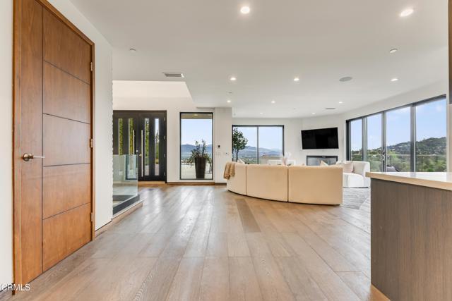 Building Photo - 12480 Viewcrest Rd