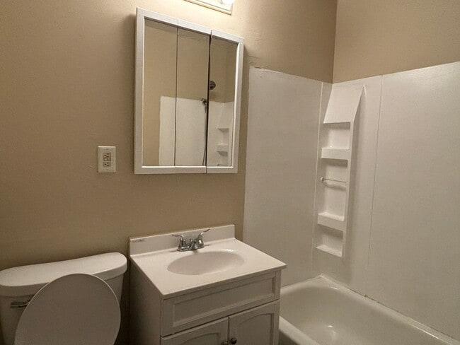 Building Photo - Spacious 3 bedroom home with large backyard deck!