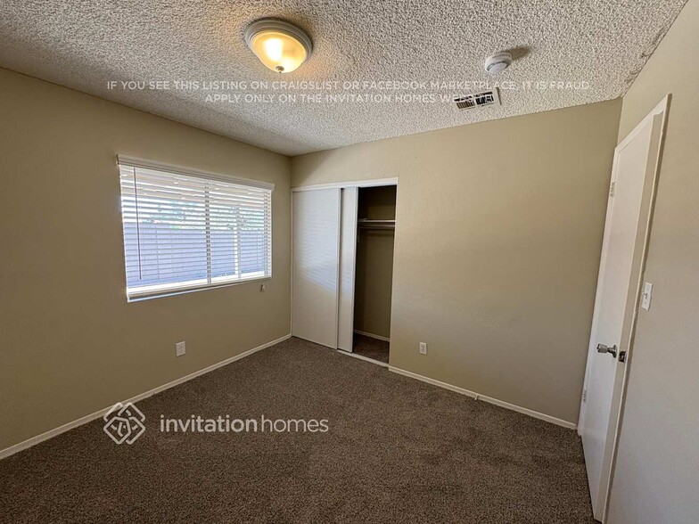 Building Photo - 8027 W Glenrosa Ave