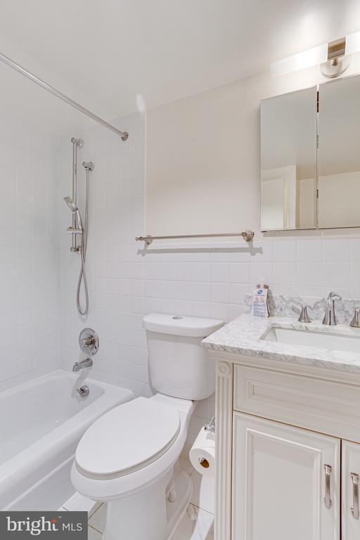 Building Photo - 1425 4th St SW