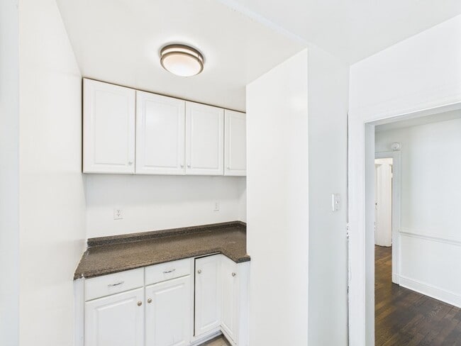 Building Photo - 3905 Larchmont Ln