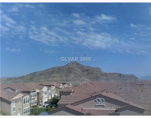 Building Photo - GREAT TOWNHOME LOCATED IN GATED COMMUNITY!!