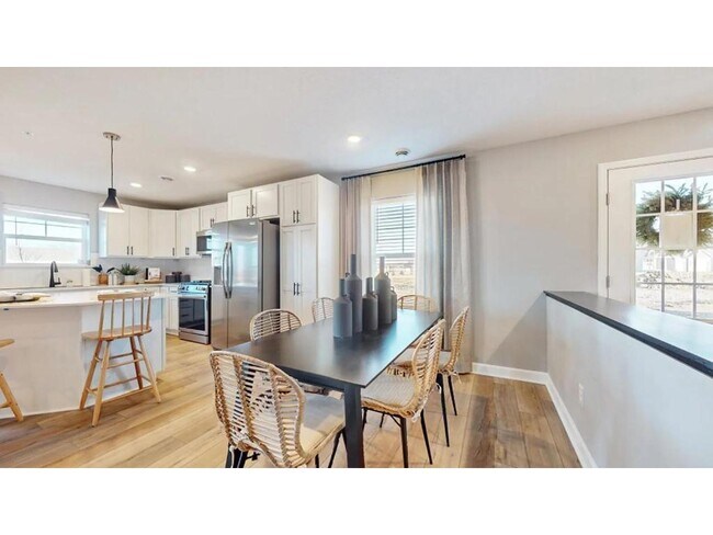 Building Photo - 23310 Amber Dr