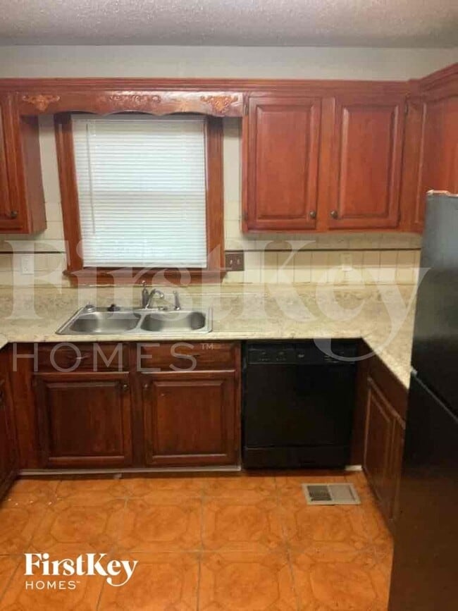 Building Photo - 1395 Oakengate Dr
