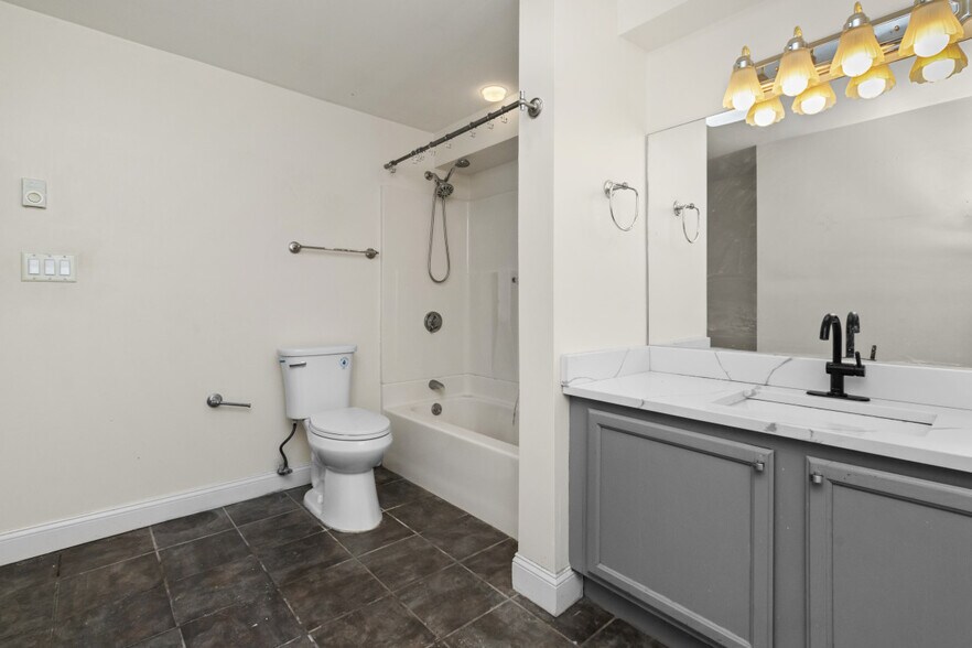 Building Photo - 2 Centre Street Ter