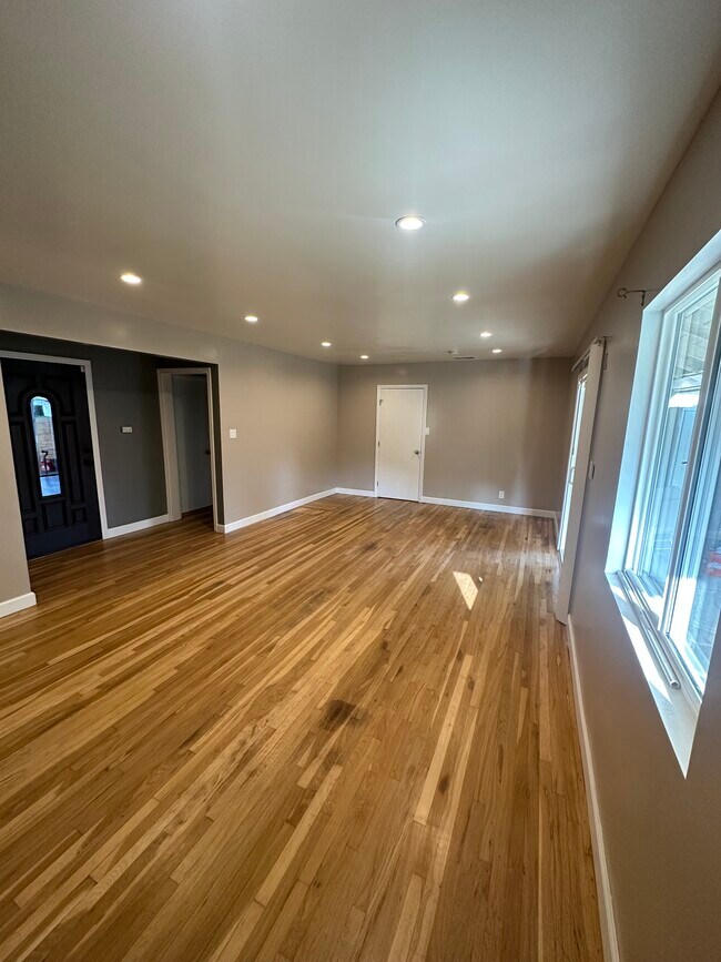 Dining Room - 15526 Septo St