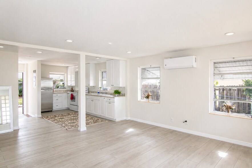 Building Photo - 422 N Broadway