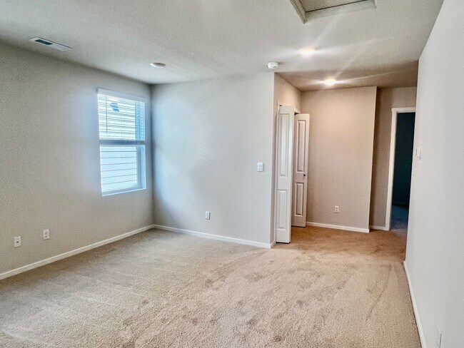 Building Photo - FREE RENT New Beauty! Location, location!!...