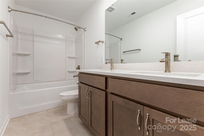 Building Photo - 14040 Lake Home Ln