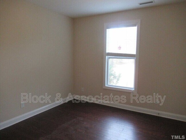 Building Photo - 1148 Holland Bend Dr