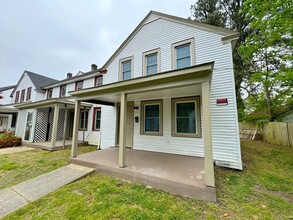 Building Photo - COME MEET YOUR NEW HOME! 2 BEDROOM APARTMENT IN PORTSMOUTH FOR RENT