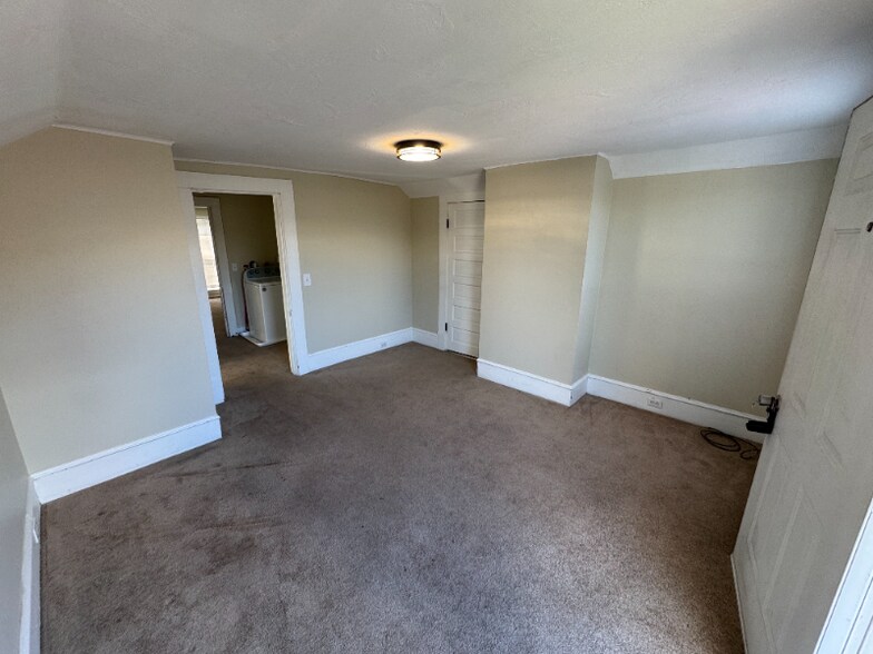 Building Photo - 711 Kensington Ave