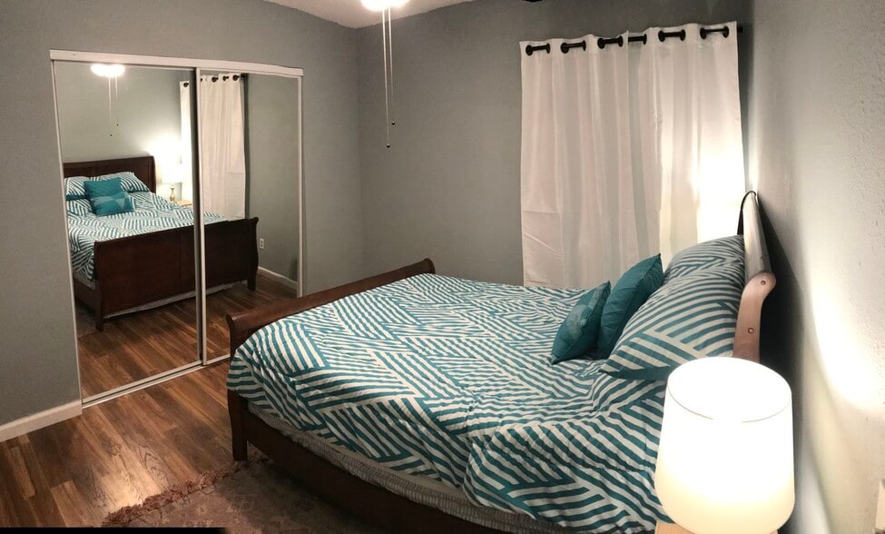 Building Photo - 6577 Desert Queen Ave