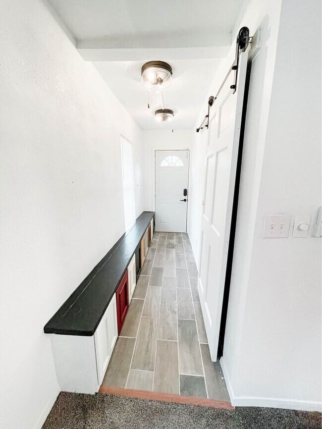 Building Photo - 1812 Higley Ave SE