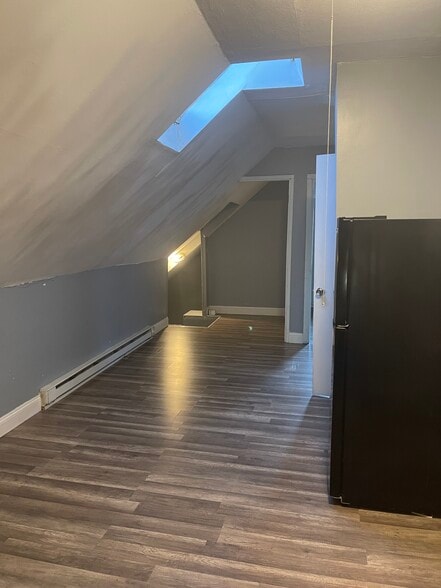 Building Photo - 10 Huron St