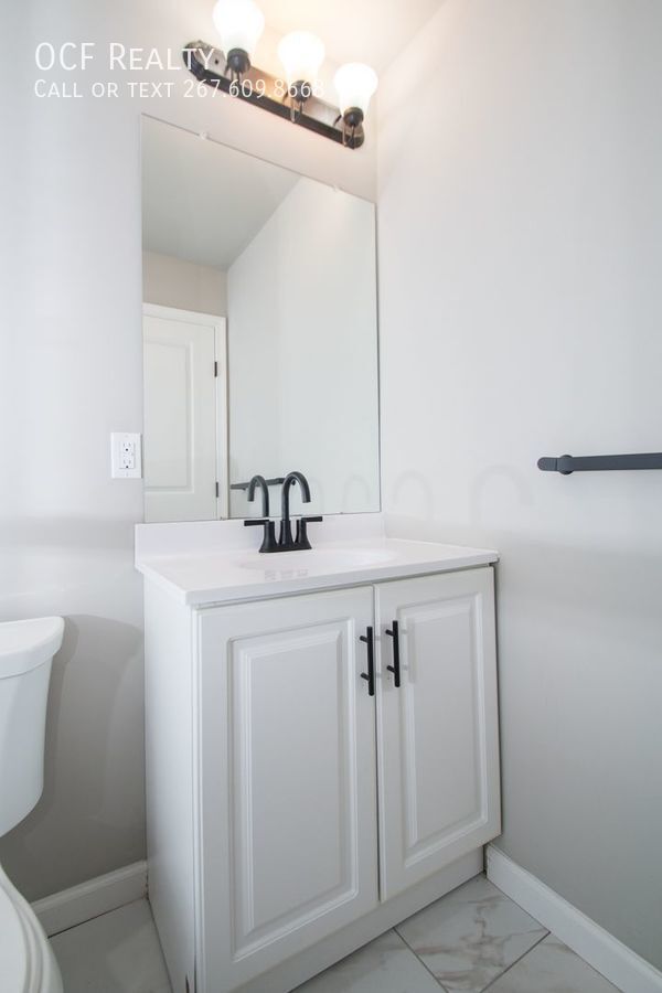 Building Photo - Modern Brewerytown Two Bedroom / Two Bathr...