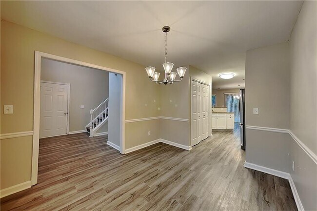 Building Photo - 7003 Hampshire Ct