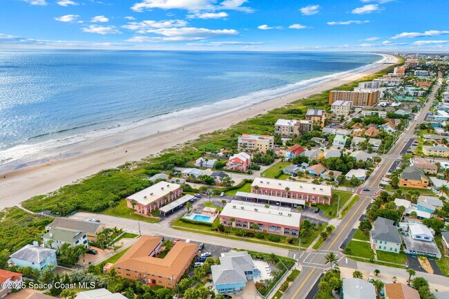 Building Photo - 8000 Ridgewood Ave