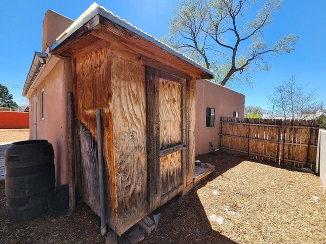 Building Photo - 212 Tesuque Dr