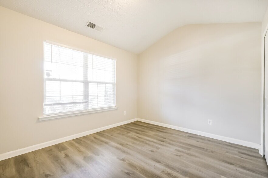 Building Photo - 238 Silver Arrow Cir