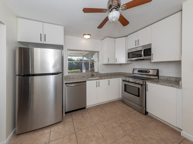 Building Photo - 438 Clover Rd