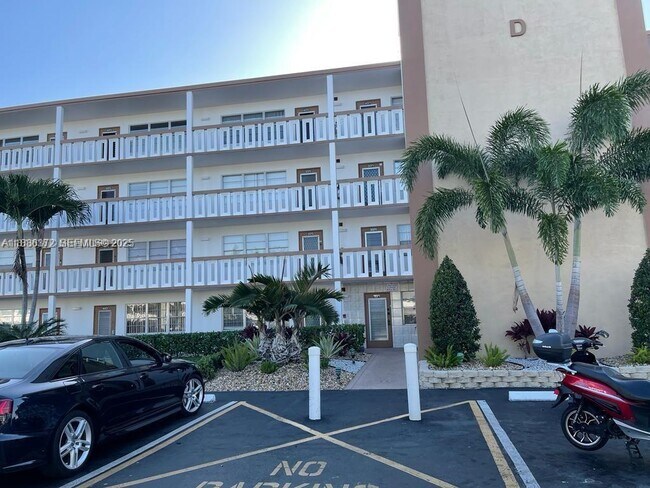 Building Photo - 1072 Cornwall D