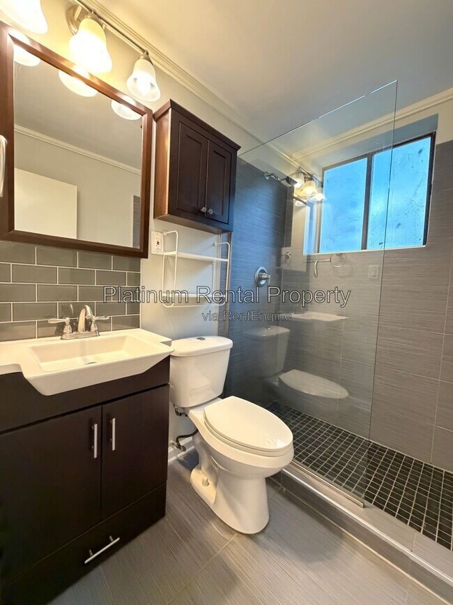 Building Photo - 870 Glendale Terrace NE