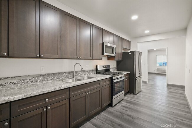 Building Photo - 14335 Hamlin St