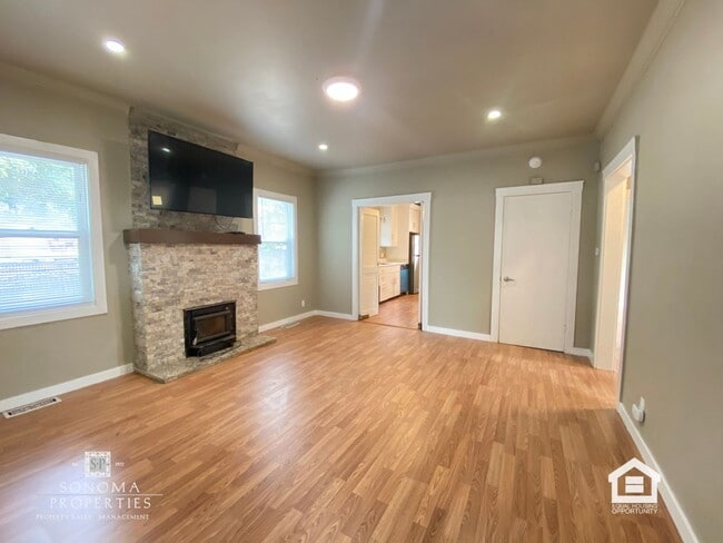 Building Photo - Charming 3bd/2ba Home on Sonoma Highway