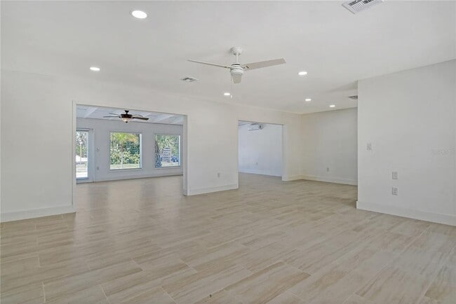 Building Photo - 913 Key Way