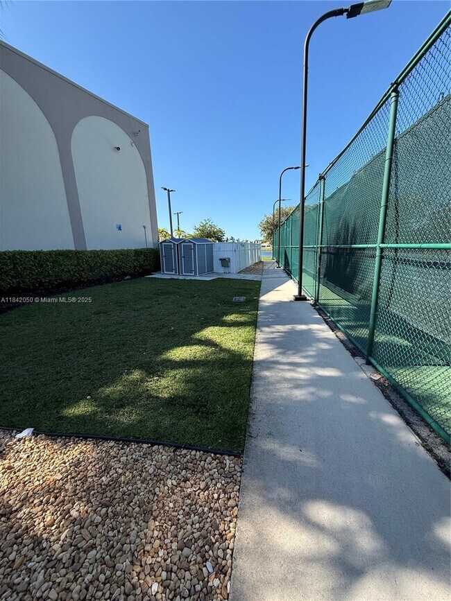 Building Photo - 16500 Golf Club Rd