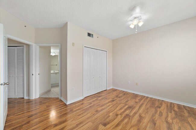 Building Photo - 11020 Legacy Dr