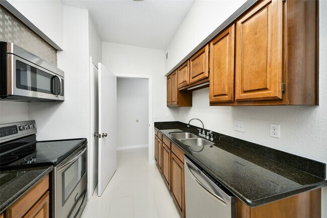 Building Photo - 2400 N Braeswood Blvd