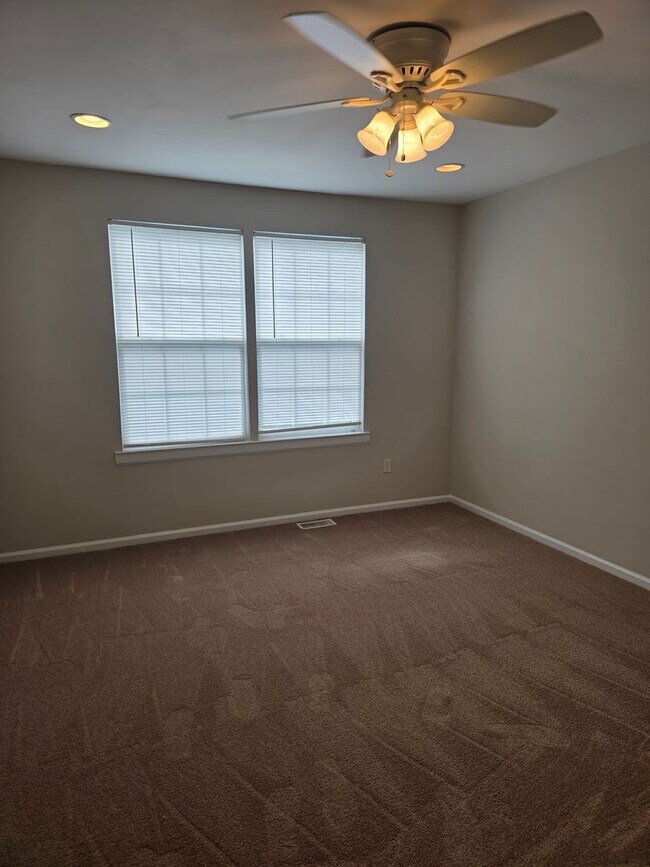 Building Photo - Twin Home in Saddlebrook