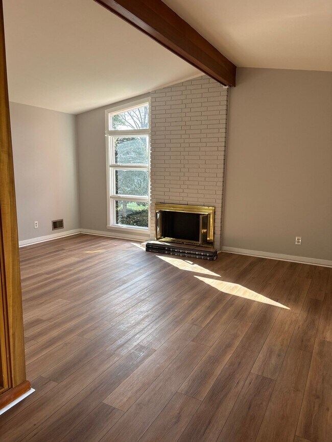 Building Photo - 1305 Abbeywood Rd