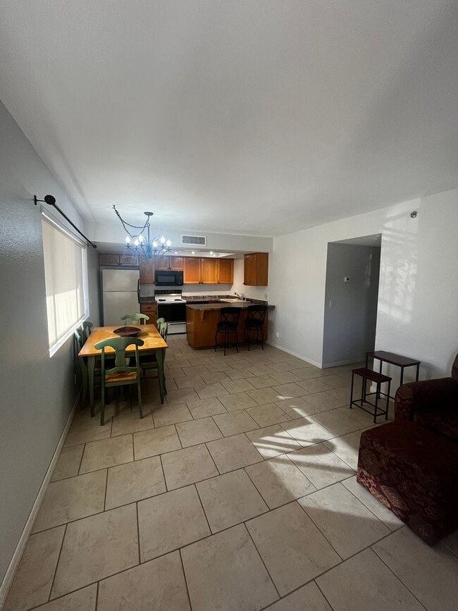 Building Photo - Unfurnished 2 bedroom 2 bath long term rental