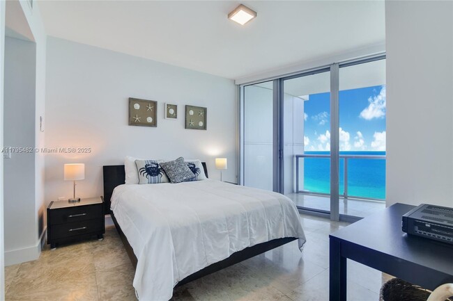 Building Photo - 17001 Collins Ave