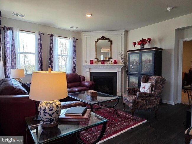 Building Photo - 268 Coral Ct