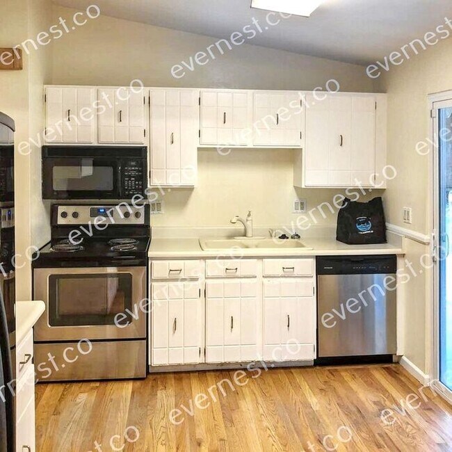 Building Photo - Beautiful 4-Bedroom Home with Modern Comfo...