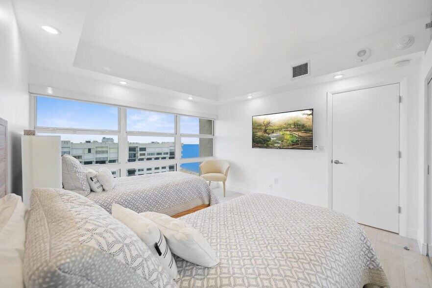 Building Photo - 5000 N Ocean Blvd