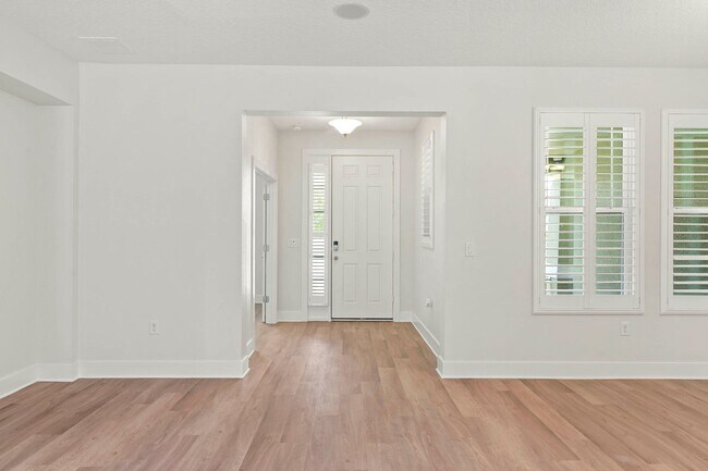 Building Photo - Expansive 4 bedroom, 3 bath remodeled home in gated community