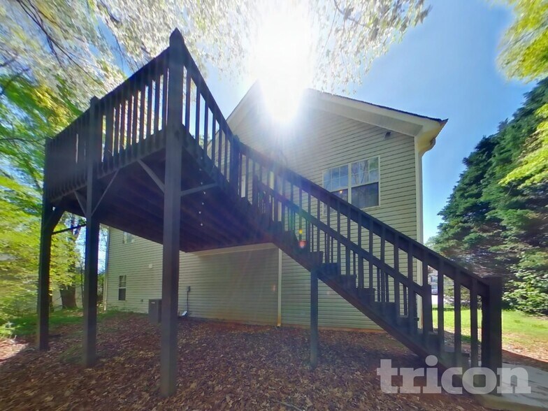 Building Photo - 165 Bridge Landing