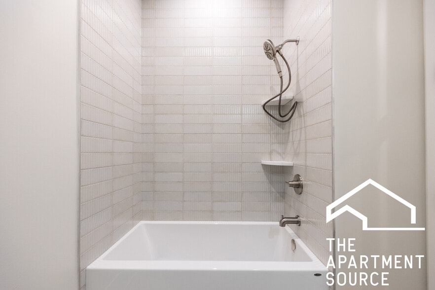 Building Photo - 1625 W Grand Ave