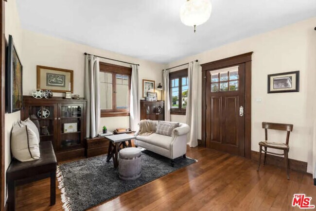 Building Photo - 850 Laveta Ter